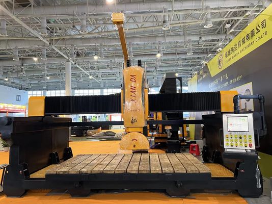 영구적 자기를 띤 동기 전동기와 5대 주축 브릿지 컷팅 기계