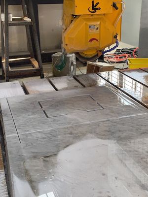 프로파일 자동 테이블 이동을위한 Xianda 브리지 톱 절단 기계