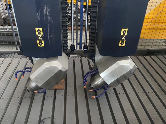 Xianda 4 축 고 정밀 CNC 조각 기계 0.02mm 위치 정확도와 5.5KW 스핀드 전력