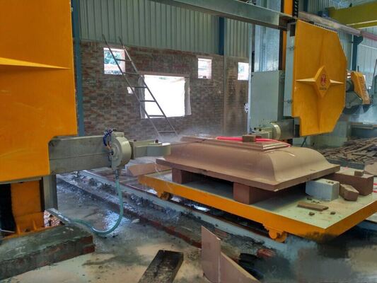 4 축 CNC 다이아몬드 와이어 톱 머신 360 ° 세르보 회전 테이블 16 표면 슬라이드 웨이 및 28 돌기 바퀴 승강기 대리석 대리석