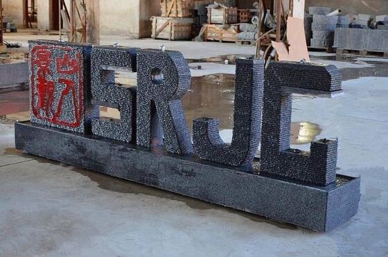 4 축 CNC 다이아몬드 와이어 톱 머신 360 ° 세르보 회전 테이블 16 표면 슬라이드 웨이 및 28 돌기 바퀴 승강기 대리석 대리석