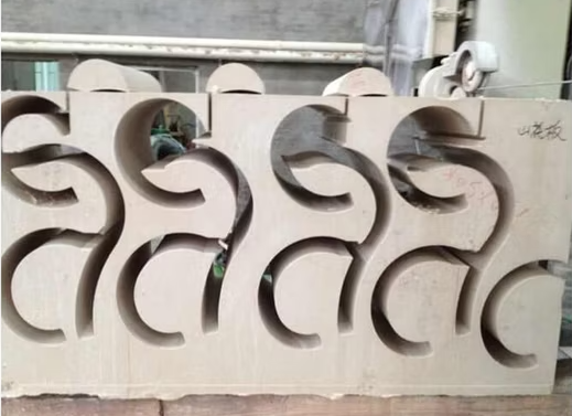 XIANDA CNC-2500SA 고정밀 CNC 다이아몬드 와이어 톱 기계 (20톤 하중 용량 및 360도 서보 회전 테이블 포함, 석재 프로파일링용)